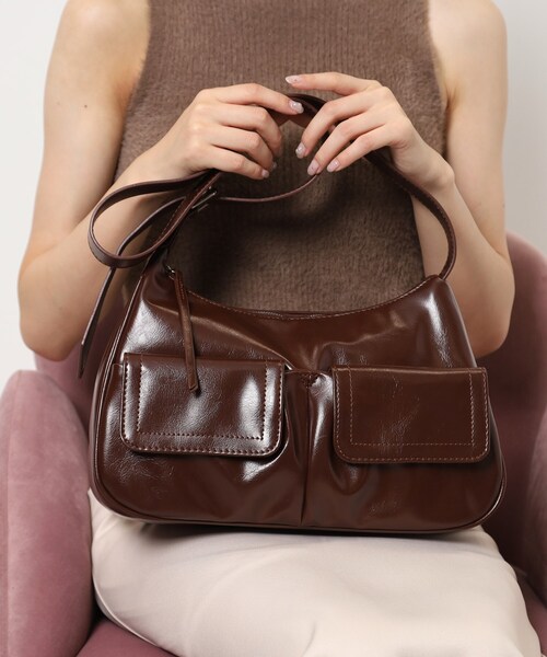 Ober Tashe（オーバータッシェ）の「フロントポケットショルダーバッグ（ショルダーバッグ・レディース・レッド系1/ブラック/キャメル・FREE）」の3枚目の写真