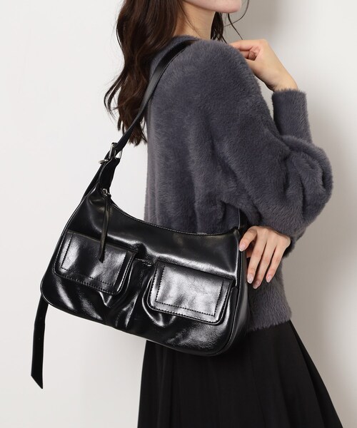 Ober Tashe（オーバータッシェ）の「フロントポケットショルダーバッグ（ショルダーバッグ・レディース・レッド系1/ブラック/キャメル・FREE）」の2枚目の写真