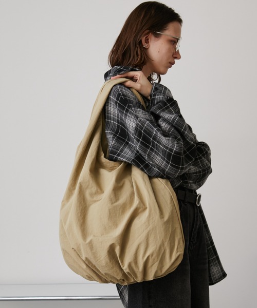 Auntie Rosa Holiday（アンティローザホリデー）の「サークルトートバッグ（トートバッグ・レディース・ブラック/ベージュ・FREE）」の2枚目の写真