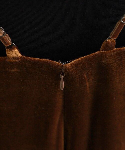 OPAQUE.CLIP（オペークドットクリップ）の「【es】ベロアサロペット【洗濯機OK】（サロペット/オーバーオール・レディース・ブラック/ダークブラウン・36/38）」の7枚目の写真