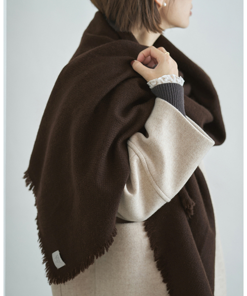 IENA（イエナ）の「NIMNIMDUAI/ニムニムデュアイ PASHMINA WOOL PLANE STOLE ストール 276（ストール/ショール・レディース・ライトグレー/ブラウン/レッド/キャメル・FREE）」の3枚目の写真