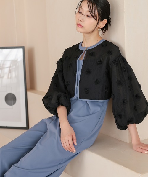 Jolie et Jolie(ジョリーエジョリー)の「【再入荷】2wayフラワーモチーフボレロオールインワンパンツドレス(パンツドレス・レディース・ブラック×グレー/ブラック×ベージュ/ブラック×ブラック・LL/S/M/L/4L/3L)」の2枚目の写真