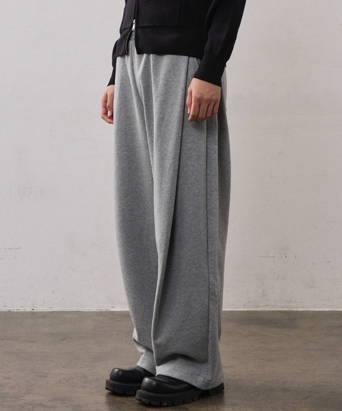 THE CLE(ザクレ)の「DEEP TUCK SWEAT PANTS / ディープタックスウェットパンツ【タック】【スウェット】 スウェットパンツ パンツ メンズ(スウェットパンツ・メンズ・ブラック/グレー・SMALL/MEDIUM/LARGE)」の2枚目の写真
