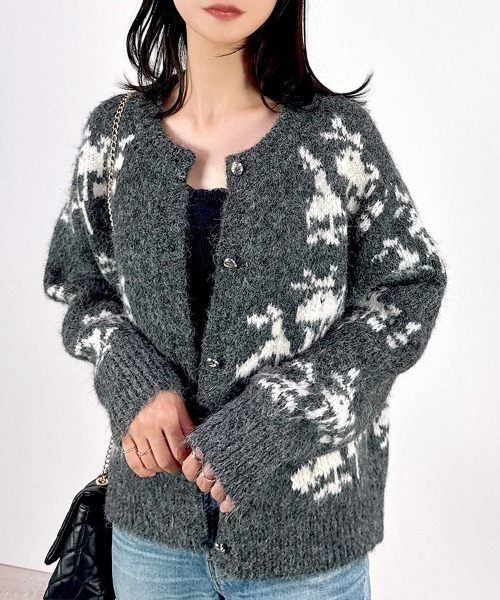 CLOTHY(クロシィ)の「【ふわもこ感がたまらない◎冬ムード満点の大人カーデ】レトロノルディック柄カーディガン(カーディガン/ボレロ・レディース・チャコールグレー/カーキ・FREE)」の14枚目の写真