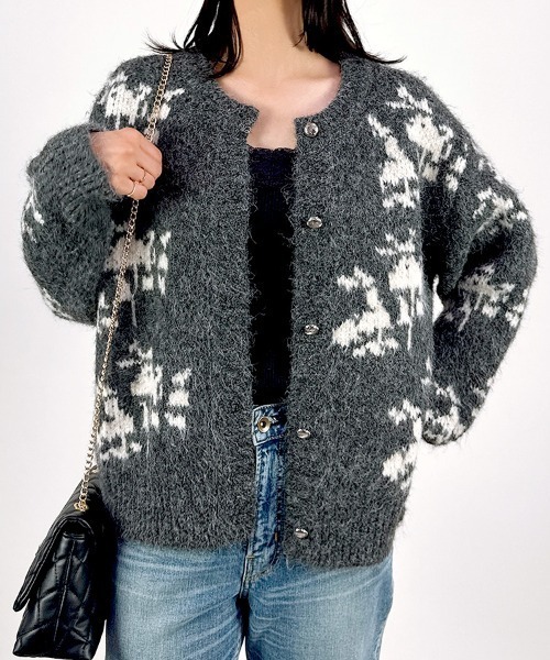 CLOTHY(クロシィ)の「【ふわもこ感がたまらない◎冬ムード満点の大人カーデ】レトロノルディック柄カーディガン(カーディガン/ボレロ・レディース・チャコールグレー/カーキ・FREE)」の15枚目の写真