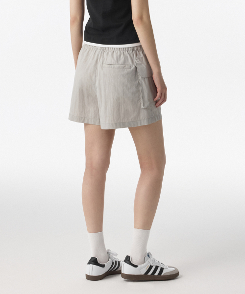 MUSINSA STANDARD WOMAN（ムシンサスタンダードウーマン）の「ウィメンズ CN カーゴバンディングショーツ [アッシュグレー]（その他パンツ・レディース・その他・30/24/26/28）」の2枚目の写真