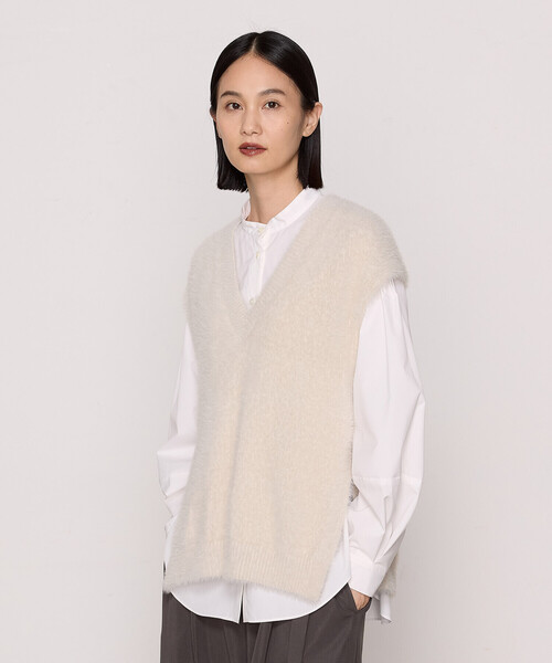 Gabardine K.T（ギャバジンケーティー）の「〔 +サイズ 〕 マイクロナイロン フェザーヤーン2wayニットベスト（ベスト・レディース・ブラック/サックスブルー/キナリ・13号）」の2枚目の写真