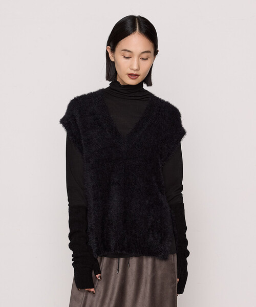 Gabardine K.T（ギャバジンケーティー）の「〔 +サイズ 〕 マイクロナイロン フェザーヤーン2wayニットベスト（ベスト・レディース・ブラック/サックスブルー/キナリ・13号）」の3枚目の写真