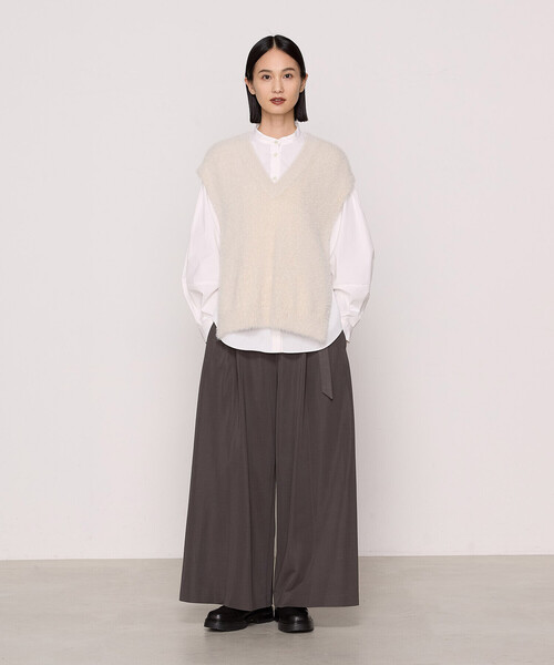 Gabardine K.T（ギャバジンケーティー）の「〔 +サイズ 〕 マイクロナイロン フェザーヤーン2wayニットベスト（ベスト・レディース・ブラック/サックスブルー/キナリ・13号）」の6枚目の写真