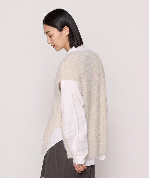 Gabardine K.T（ギャバジンケーティー）の「〔 +サイズ 〕 マイクロナイロン フェザーヤーン2wayニットベスト（ベスト・レディース・ブラック/サックスブルー/キナリ・13号）」の17枚目の写真