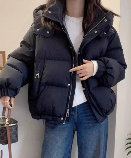 Forcement（フォースメント）の「首元まで包み込むフード付き中綿コート（その他アウター・レディース・ブラック/ホワイト/ブラウン/ピンク・FREE）」の2枚目の写真