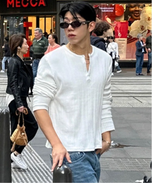 NOWLE(ノウル)の「【NOWLE】ワッフル テクスチャー ヘンリーネック 長袖Tシャツ(Tシャツ/カットソー・メンズ・ブラック/ホワイト/グレー・X-LARGE/MEDIUM/LARGE/SMALL)」の1枚目の写真