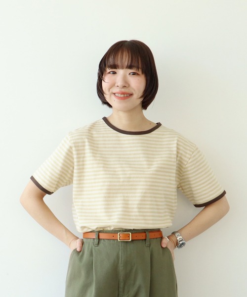 PAR ICI（パーリッシィ）の「ボーダー配色バインダー 半袖Tシャツ【SEASON COLOR】（Tシャツ/カットソー・レディース・ブラック/ダークブラウン/カーキ/マスタード/グリーン系その他/イエロー/ピンク系その他/アイボリー/ブルー系その他・FREE）」の2枚目の写真