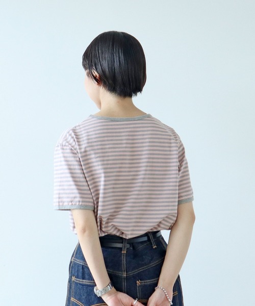 PAR ICI（パーリッシィ）の「ボーダー配色バインダー 半袖Tシャツ【SEASON COLOR】（Tシャツ/カットソー・レディース・ブラック/ダークブラウン/カーキ/マスタード/グリーン系その他/イエロー/ピンク系その他/アイボリー/ブルー系その他・FREE）」の12枚目の写真