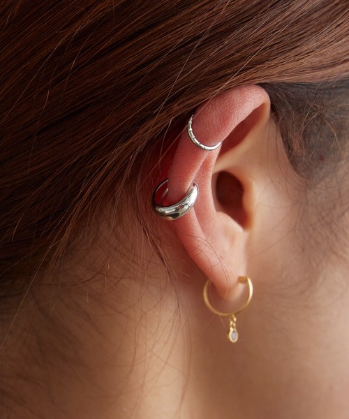 TOM WOOD（トムウッド）の「TOM WOOD / トムウッド Ear Cuff Thick シルバー925 イヤーカフ 2026年 夏 夏服（イヤーカフ・メンズ・シルバー・S）」の2枚目の写真
