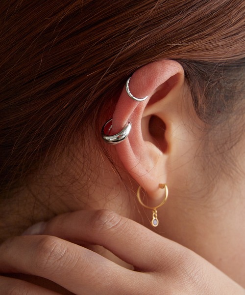 TOM WOOD（トムウッド）の「TOM WOOD / トムウッド Ear Cuff Thick シルバー925 イヤーカフ 2026年 夏 夏服（イヤーカフ・メンズ・シルバー・S）」の3枚目の写真