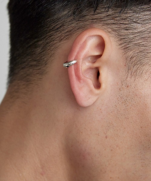 TOM WOOD（トムウッド）の「TOM WOOD / トムウッド Ear Cuff Thick シルバー925 イヤーカフ 2026年 夏 夏服（イヤーカフ・メンズ・シルバー・S）」の5枚目の写真
