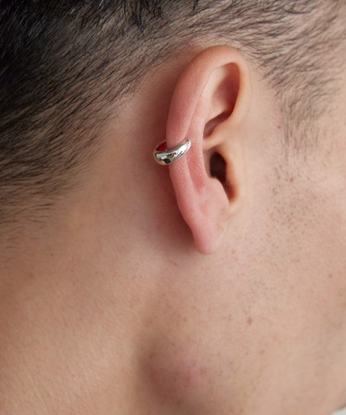 TOM WOOD（トムウッド）の「TOM WOOD / トムウッド Ear Cuff Thick シルバー925 イヤーカフ 2026年 夏 夏服（イヤーカフ・メンズ・シルバー・S）」の4枚目の写真