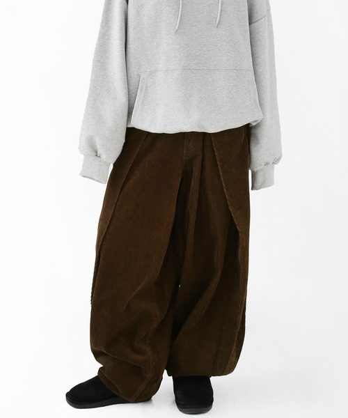 minsobi（ミンソビ）の「ディープタック コーデュロイワイドパンツ（デニムパンツ・メンズ・ブラック/ブラウン・FREE）」の2枚目の写真
