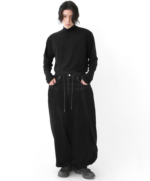 minsobi（ミンソビ）の「ディープタック コーデュロイワイドパンツ（デニムパンツ・メンズ・ブラック/ブラウン・FREE）」の4枚目の写真