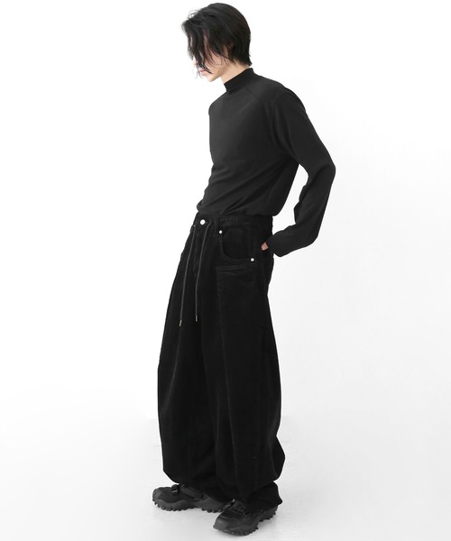 minsobi（ミンソビ）の「ディープタック コーデュロイワイドパンツ（デニムパンツ・メンズ・ブラック/ブラウン・FREE）」の7枚目の写真