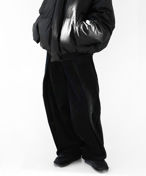 minsobi（ミンソビ）の「ディープタック コーデュロイワイドパンツ（デニムパンツ・メンズ・ブラック/ブラウン・FREE）」の20枚目の写真