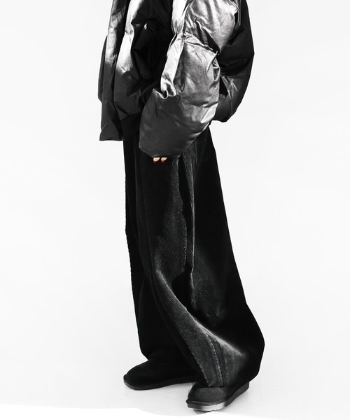 minsobi（ミンソビ）の「ディープタック コーデュロイワイドパンツ（デニムパンツ・メンズ・ブラック/ブラウン・FREE）」の21枚目の写真