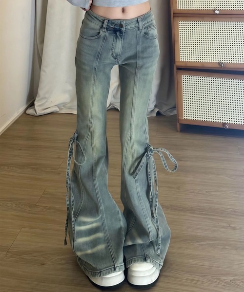 GLAMOROUS JANE(グラマラスジェーン)の「サイドリボンデニムフレアパンツ(デニムパンツ・レディース・ブルー・L/M/S)」の4枚目の写真