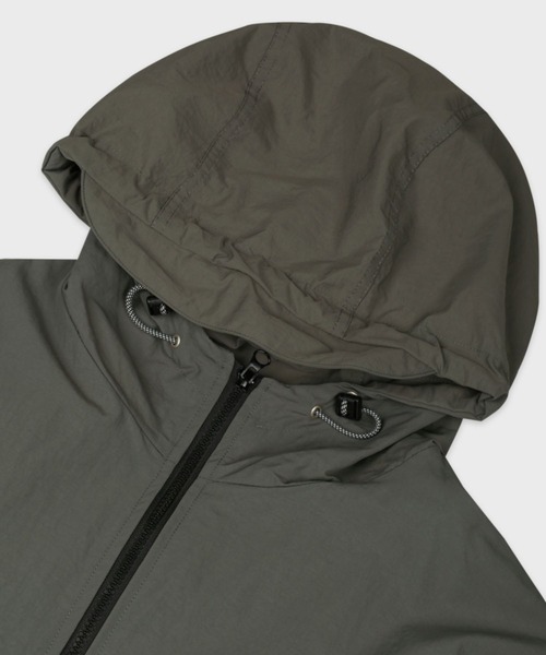 ALAND（エーランド）の「【UNISEX】ALAND／ウインドブレーカージャケット（ナイロンジャケット・レディース・ブラック/チャコール・MEDIUM/LARGE）」の16枚目の写真