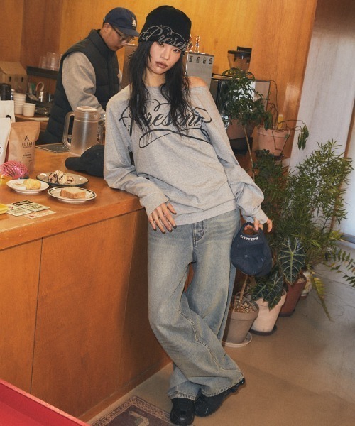 MAHAGRID(マハグリッド)の「『mahagrid/マハグリッド』 STRIPE PRESENT ONE SHOULDER LS TEE/プレゼント ロゴ ワンショルダー長袖Tシャツ(Tシャツ/カットソー・レディース・グレー/チャコールグレー・FREE)」の5枚目の写真