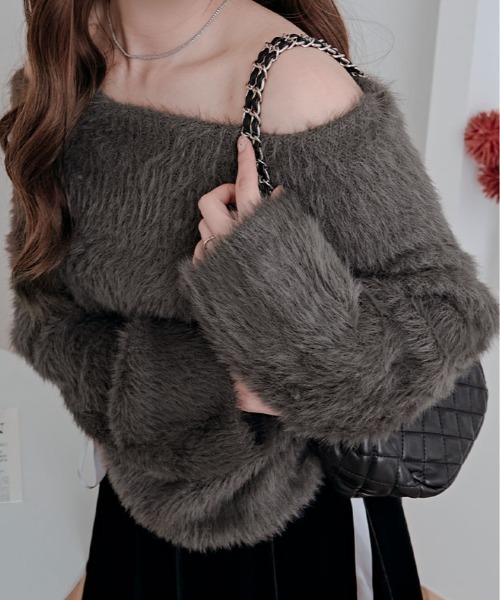 kirakiraShop(キラキラショップ)の「シャギー オフショルダー リボン ニット トップス(ニット/セーター・レディース・ブラック/チャコール/ホワイト/ピンク・FREE)」の1枚目の写真