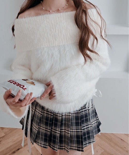 kirakiraShop(キラキラショップ)の「シャギー オフショルダー リボン ニット トップス(ニット/セーター・レディース・ブラック/チャコール/ホワイト/ピンク・FREE)」の8枚目の写真