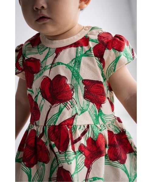 maarook(マルーク)の「レッドリボンフラワーPT天竺babyセット(ロンパース・キッズ・レッド・90cm/80cm)」の4枚目の写真
