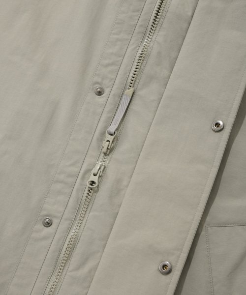 COVERNAT（カバーナット）の「PERTEX スタンドカラーシェルパーカー ベージュ（ナイロンジャケット・レディース・その他・L/XL/XXL）」の9枚目の写真