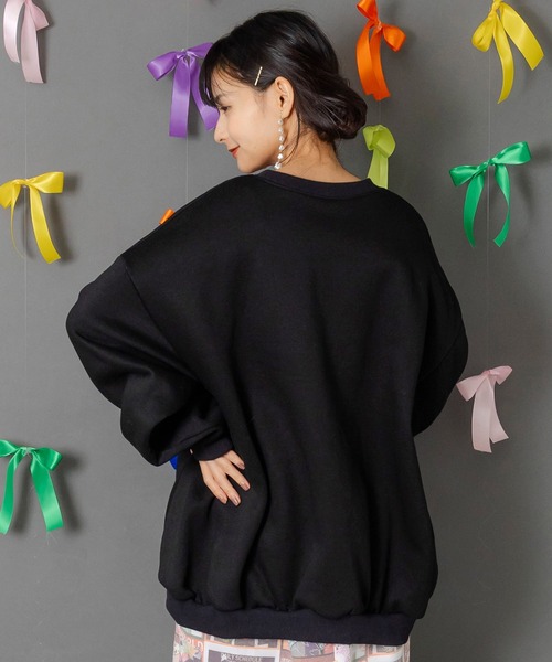 ScoLar(スカラー)の「153768:ネコのボアアップリケ×刺繍 裏起毛プルオーバー(Tシャツ/カットソー・レディース・ブラック/グリーン/ピンク・M)」の4枚目の写真