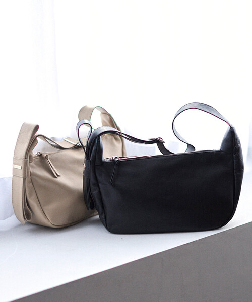 Firsthand(ファーストハンド)の「Firsthand/ファーストハンド レザー ハーフムーン ショルダーバッグ / 牛革 / 撥水レザー(ショルダーバッグ・レディース・ベージュ/ブラック・FREE)」の10枚目の写真