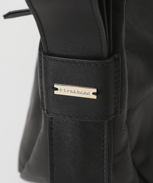Firsthand(ファーストハンド)の「Firsthand/ファーストハンド レザー ハーフムーン ショルダーバッグ / 牛革 / 撥水レザー(ショルダーバッグ・レディース・ベージュ/ブラック・FREE)」の14枚目の写真