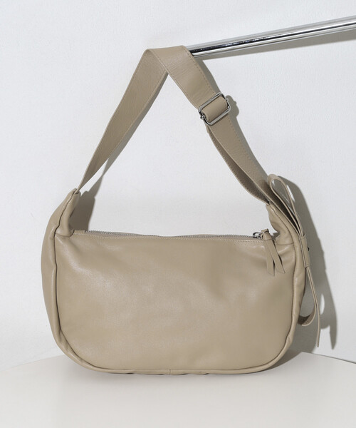 Firsthand(ファーストハンド)の「Firsthand/ファーストハンド レザー ハーフムーン ショルダーバッグ / 牛革 / 撥水レザー(ショルダーバッグ・レディース・ベージュ/ブラック・FREE)」の21枚目の写真