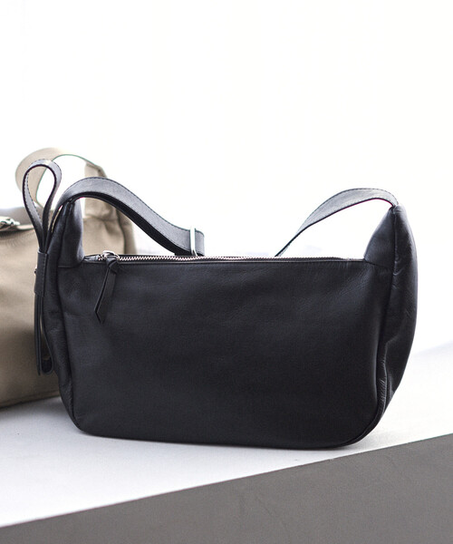 Firsthand(ファーストハンド)の「Firsthand/ファーストハンド レザー ハーフムーン ショルダーバッグ / 牛革 / 撥水レザー(ショルダーバッグ・レディース・ベージュ/ブラック・FREE)」の22枚目の写真