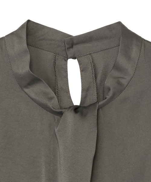 TOKYO SHIRTS(トウキョウシャツ)の「変形タックサテン ブラウス(シャツ/ブラウス・レディース・グレー/ボルドー・M/L)」の5枚目の写真
