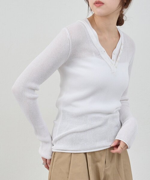 SHENERY（シーナリー）の「ヘンリーネックレイヤードニット（ニット/セーター・レディース・グレー/オフホワイト/イエロー・FREE）」の8枚目の写真