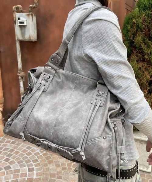 DIAVEL(ディアベル)の「【3色展開】バイカーデザインバッグ レースアップ×バックル /2WAYトートバッグ(ショルダー付き)(トートバッグ・レディース・ブラック/グレー/ピンク・F)」の14枚目の写真