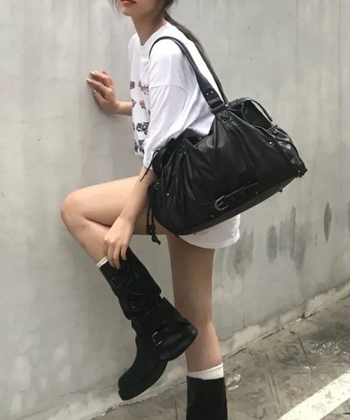 DIAVEL（ディアベル）の「【3色展開】バイカーデザインバッグ レースアップ×バックル /2WAYトートバッグ（ショルダー付き）（トートバッグ・レディース・ブラック/グレー/ピンク・F）」の15枚目の写真