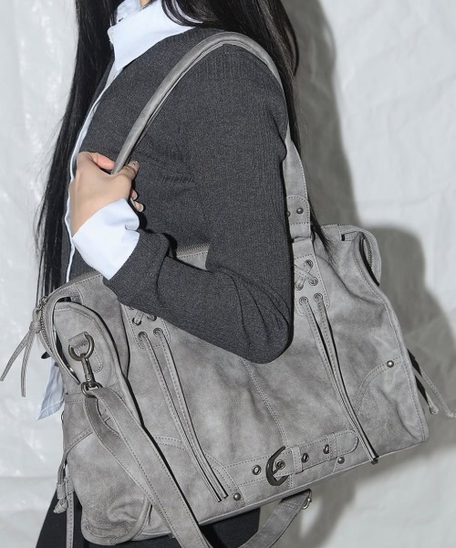 DIAVEL(ディアベル)の「【3色展開】バイカーデザインバッグ レースアップ×バックル /2WAYトートバッグ(ショルダー付き)(トートバッグ・レディース・ブラック/グレー/ピンク・F)」の13枚目の写真