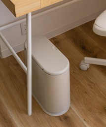 MKD.ZAKKA（エムケーディーザッカ）の「ゴミを隠せるゴミ箱 ワンタッチフタ付き（ダストボックス）」