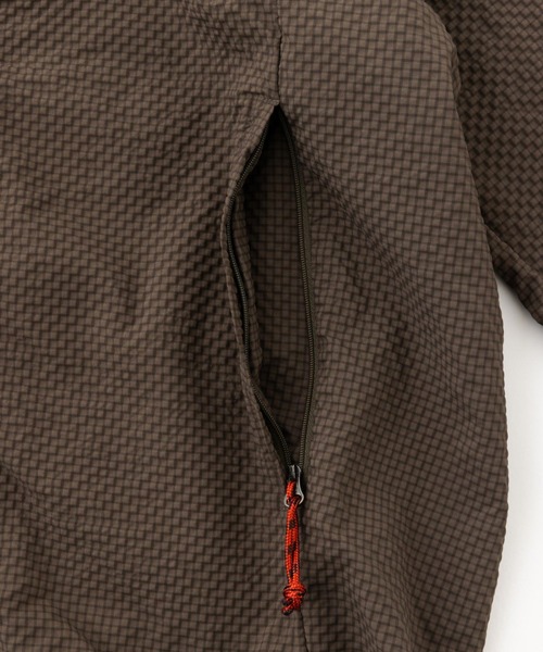 WILD THINGS（ワイルドシングス）の「ゲッコーライトパーカー│GECKO LIGHT PARKA（ナイロンジャケット・メンズ・ライトイエロー/ブラック/グリーン系その他3/ブラウン・M/S/XL/L）」の12枚目の写真