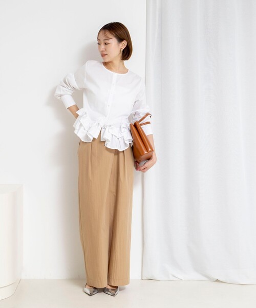 NOLLEY’S（ノーリーズ）の「【WEB限定】ウォッシャブルペプラムフリル2WAYブラウス（シャツ/ブラウス・レディース・ブルー系その他3/オフホワイト・FREE）」の5枚目の写真