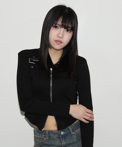 FUNALIVE(ファンアライブ)の「ABETTOR フロントベルトデザイン切替え逆開ファスナー使いデザインハイネックカットソー(その他トップス・レディース・ホワイト/ブラック・FREE)」の13枚目の写真
