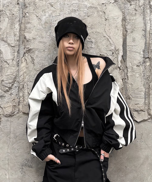 ROARINGRAD(ロアリングラド)の「W.26 クロップトラックジャケット ブラック(ナイロンジャケット・レディース・その他・MEDIUM/LARGE)」の1枚目の写真