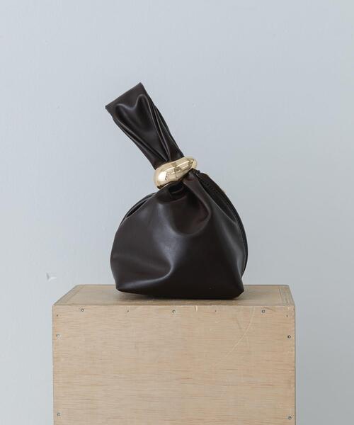 SENSE OF PLACE by URBAN RESEARCH（センスオブプレイスバイアーバンリサーチ）の「メタルツキキンチャクバッグ（ハンドバッグ・レディース・ブラウン/ブラック/ライトベージュ・ONE）」の2枚目の写真